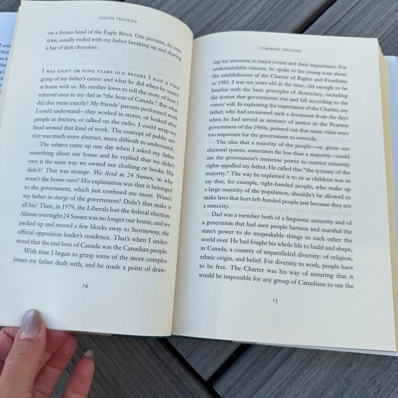 Common Ground by Justin Trudeau - Blue Cover - Picture 8 of 8